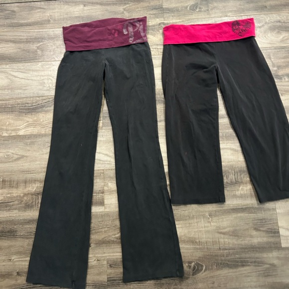2 Victoria's Secret PINK Y2K LOVE PINK Foldover Leggings Yoga Pants /Capri pants - Picture 1 of 14